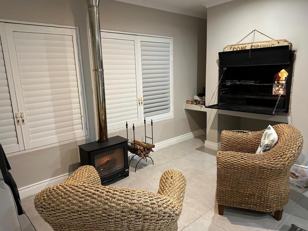 Ons C-Huis - Gansbaai Seafront Accommodation, Back-Up Power ภายนอก รูปภาพ