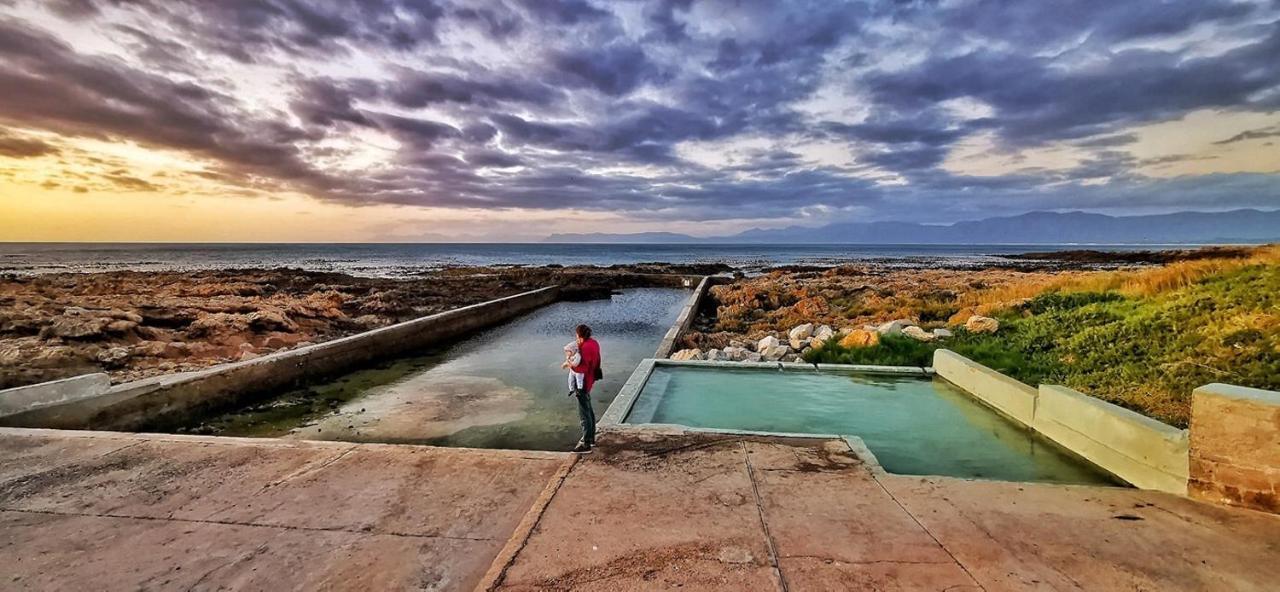 Ons C-Huis - Gansbaai Seafront Accommodation, Back-Up Power ภายนอก รูปภาพ